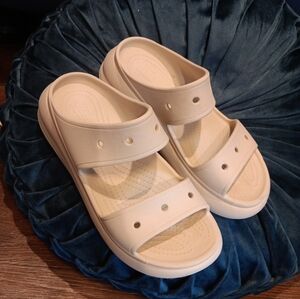 Unisex Crocs Classic  Crush Sandals  Slides Size Women 8 Men 6